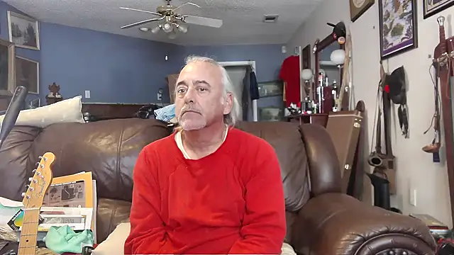 Snapshot of PincheDave4u chatting on January 15, 2025, 8:26 pm PincheDave4u online show from January 15, 2025, 8:26 pm