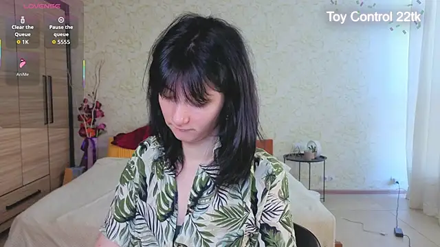 JulisSweet online show from June 23, 2026, 7:17 am