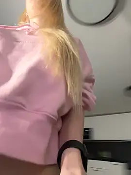 Snapshot of Vladamais chatting on February 9, 2026, 1:20 pm Vladamais online show from February 9, 2026, 1:20 pm