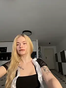 Snapshot of Vladamais chatting on March 4, 2026, 12:24 pm Vladamais online show from March 4, 2026, 12:24 pm