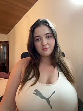 Kamilla Loop online show from September 17, 2025, 8:33 pm