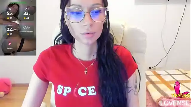 kissnicol32 online show from May 7, 2026, 3:59 pm