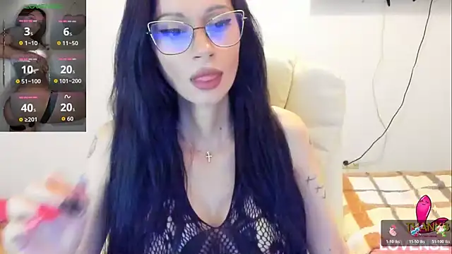 kissnicol32 online show from May 3, 2026, 4:21 pm