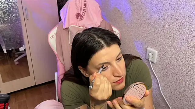 Katrin  kiss online show from May 2, 2026, 6:24 pm