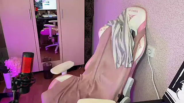 Katrin  kiss online show from November 8, 2025, 5:16 pm