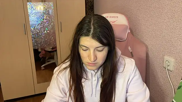 Katrin  kiss online show from February 17, 2026, 4:48 pm