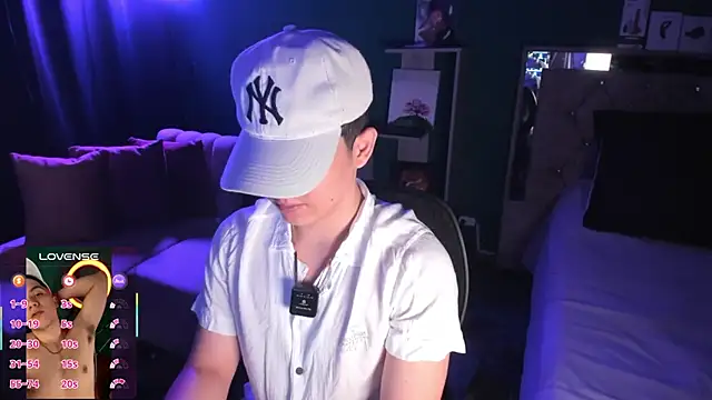 Brat  online show from September 19, 2025, 7:07 pm