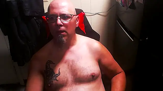 KrazyLegz online show from October 5, 2025, 3:03 pm