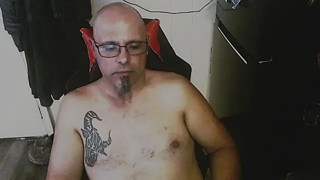 KrazyLegz online show from October 7, 2025, 1:06 am