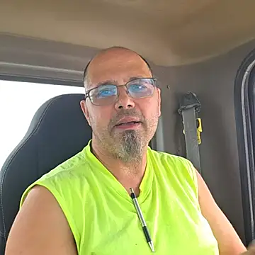 KrazyLegz online show from October 17, 2025, 8:43 pm