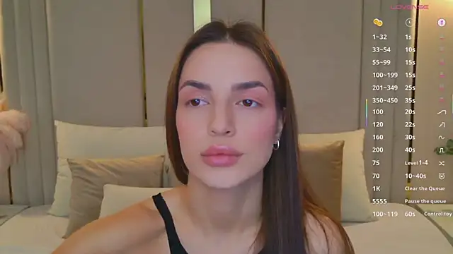 Snapshot of BellaHalles chatting on February 5, 2026, 5:14 am BellaHalles online show from February 5, 2026, 5:14 am