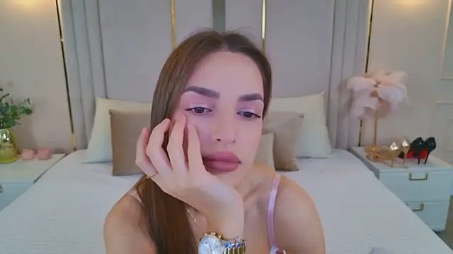BellaHalles online show from June 4, 2026, 5:34 am