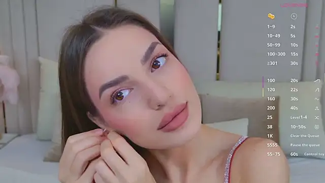 Snapshot of BellaHalles chatting on February 27, 2026, 5:40 am BellaHalles online show from February 27, 2026, 5:40 am