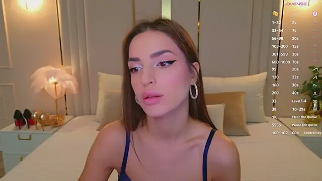 BellaHalles online show from December 15, 2025, 5:24 am