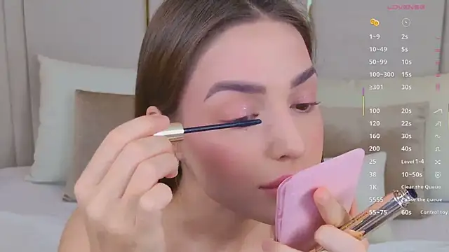 Snapshot of BellaHalles chatting on March 4, 2026, 5:37 am BellaHalles online show from March 4, 2026, 5:37 am