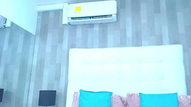 LeahMillerr online show from December 17, 2025, 1:16 pm