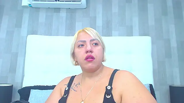 LeahMillerr online show from May 2, 2026, 2:44 pm