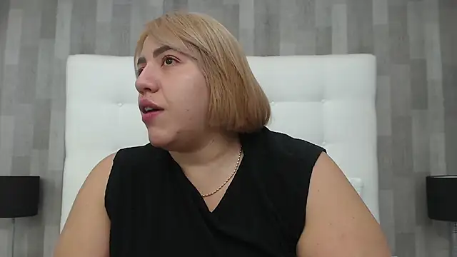 LeahMillerr online show from September 25, 2025, 12:33 pm