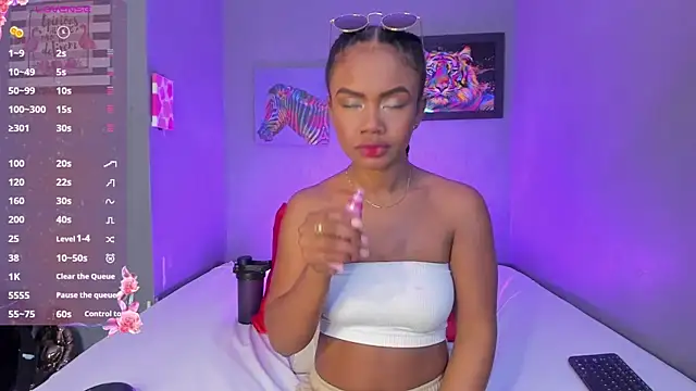 EmmaSmith06 online show from October 22, 2025, 5:12 pm