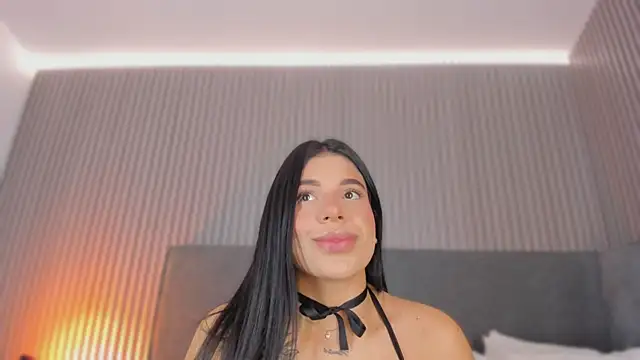 emelie 89 online show from December 23, 2025, 11:09 am