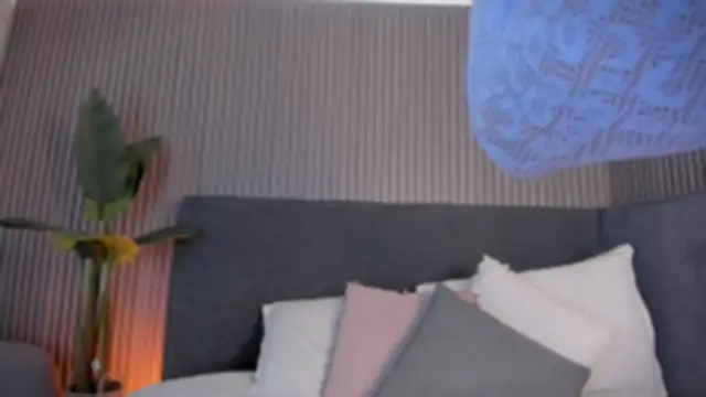 emelie 89 online show from May 4, 2026, 12:08 pm