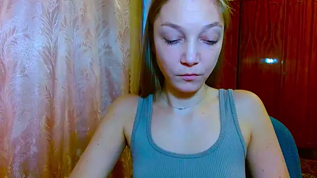 EmillyPlay online show from December 3, 2025, 12:04 pm