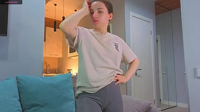 DonnaBurkee online show from October 28, 2025, 4:13 am