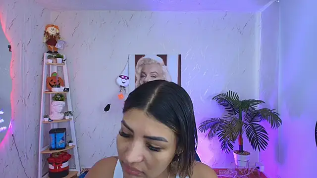 SALOOMEE   online show from January 12, 2026, 7:42 pm