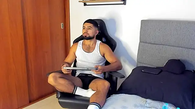 Snapshot of ethaanjones chatting on February 19, 2026, 10:29 pm ethaanjones online show from February 19, 2026, 10:29 pm