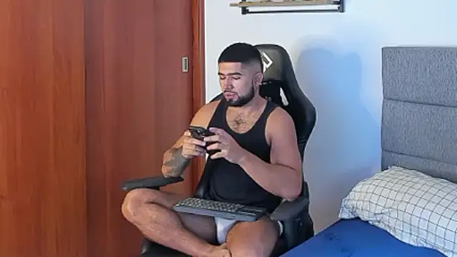 Snapshot of ethaanjones chatting on November 23, 2025, 12:48 pm ethaanjones online show from November 23, 2025, 12:48 pm