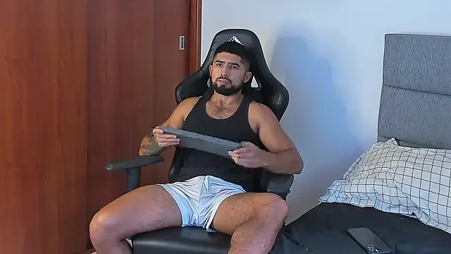 Snapshot of ethaanjones chatting on October 12, 2025, 7:48 pm ethaanjones online show from October 12, 2025, 7:48 pm