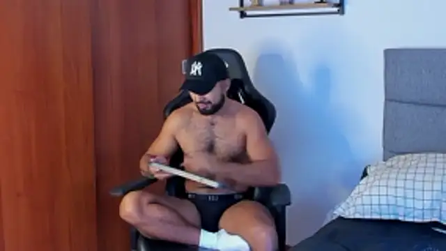 Snapshot of ethaanjones chatting on October 13, 2025, 9:05 pm ethaanjones online show from October 13, 2025, 9:05 pm