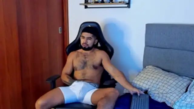 Snapshot of ethaanjones chatting on January 7, 2026, 8:25 pm ethaanjones online show from January 7, 2026, 8:25 pm