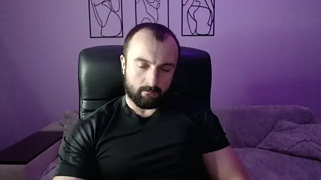 brindlefly6969 online show from November 24, 2025, 11:43 am