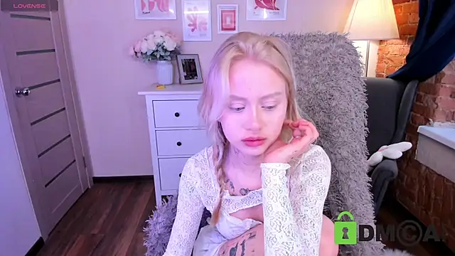 MalenaErnman online show from February 28, 2025, 10:30 am