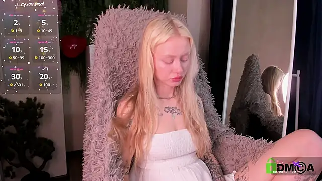 Snapshot of MalenaErnman chatting on June 19, 2026, 11:05 am MalenaErnman online show from June 19, 2026, 11:05 am