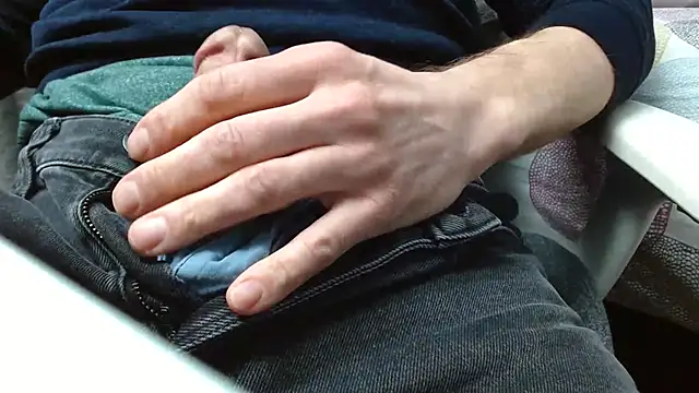 Snapshot of havefun32 chatting on January 14, 2025, 9:24 am havefun32 online show from January 14, 2025, 9:24 am