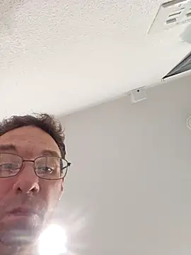 Iliketocooksquirt25 online show from November 26, 2025, 10:32 pm