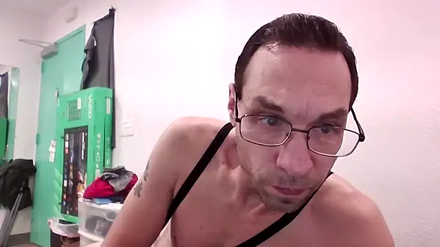 Iliketocooksquirt25 online show from May 5, 2026, 11:52 pm