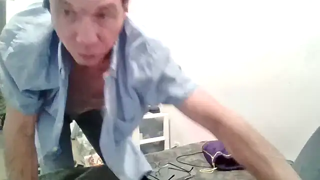 Iliketocooksquirt25 online show from April 23, 2026, 1:23 am