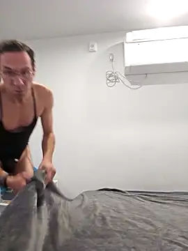 Iliketocooksquirt25 online show from December 18, 2025, 11:30 pm