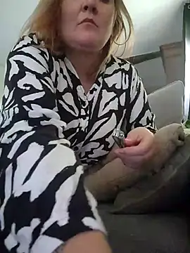 lady charlyne online show from November 3, 2025, 1:15 pm