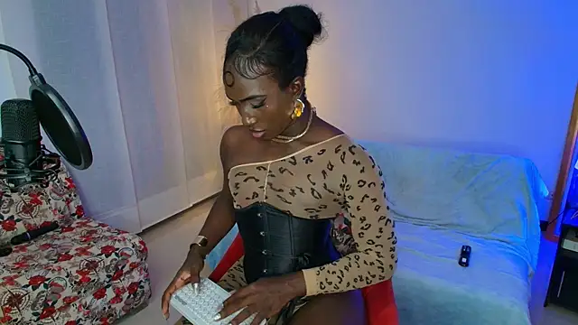 IsseyMz online show from September 14, 2025, 9:09 am