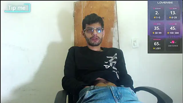 Snapshot of GrayHornyX chatting on May 17, 2026, 1:33 pm GrayHornyX online show from May 17, 2026, 1:33 pm