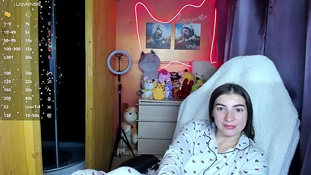 Fiery Brunette  online show from November 7, 2025, 8:08 am