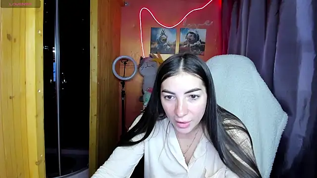 Fiery Brunette  online show from May 18, 2026, 6:29 am