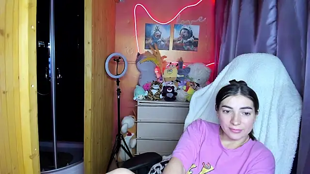 Fiery Brunette  online show from April 9, 2026, 4:25 am