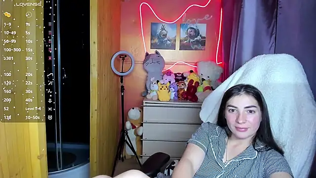 Fiery Brunette  online show from November 5, 2025, 12:52 pm