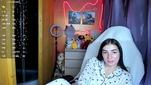 Fiery Brunette  online show from September 19, 2025, 6:50 am