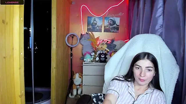 Fiery Brunette  online show from June 23, 2026, 3:59 am